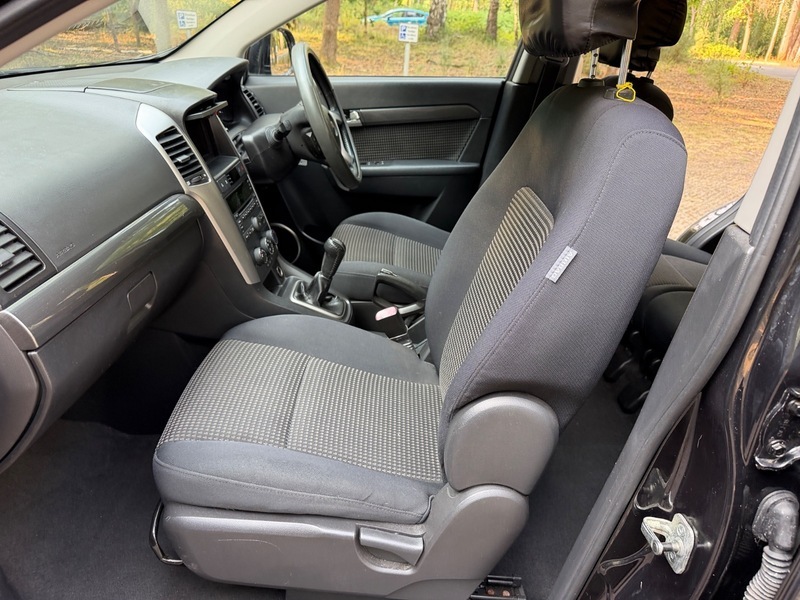 Chevrolet Captiva Black #16