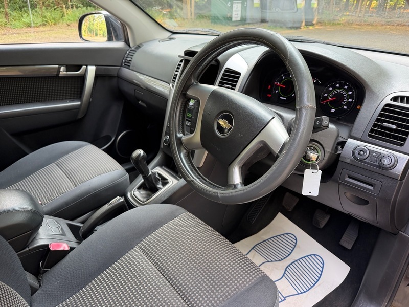 Chevrolet Captiva Black #14