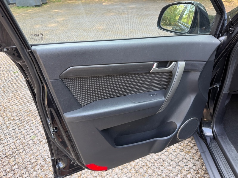 Chevrolet Captiva Black #41