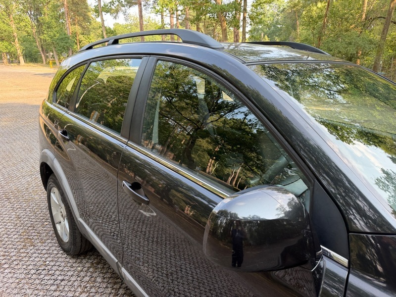 Chevrolet Captiva Black #35