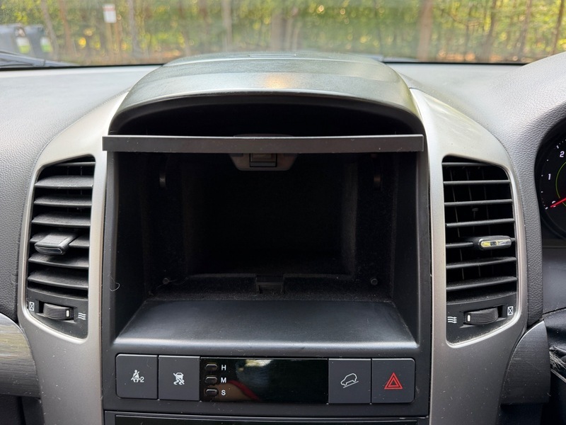 Chevrolet Captiva Black #23