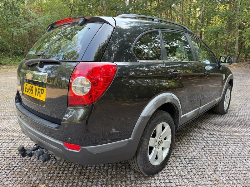 Chevrolet Captiva Black #8