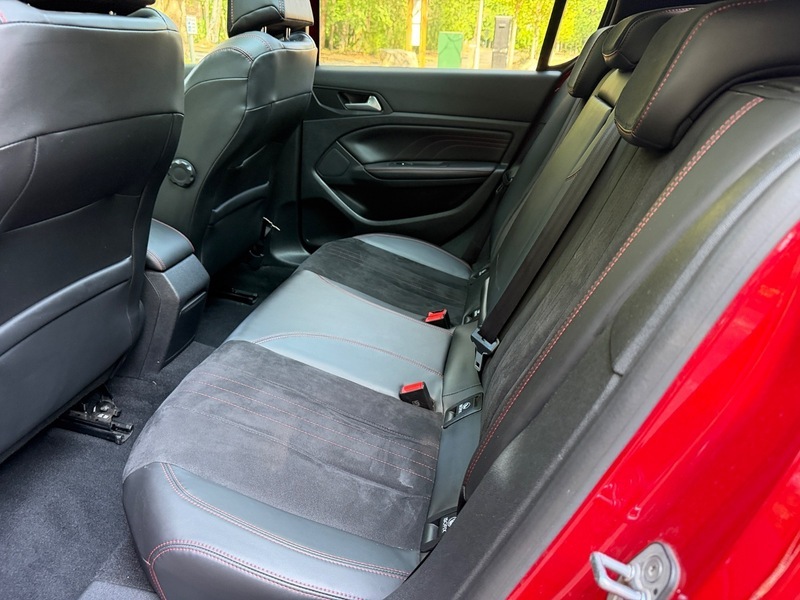 Peugeot 308 Hatchback White #14