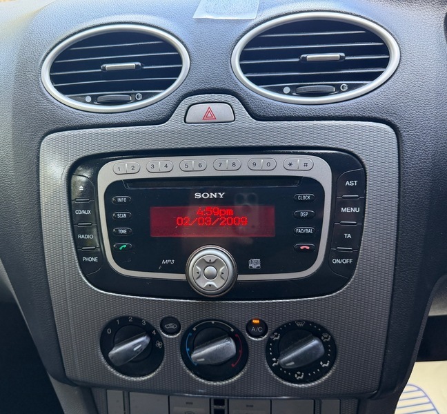 Ford Focus 2.0L Titanium Tdci 136 Bhp Silver #33