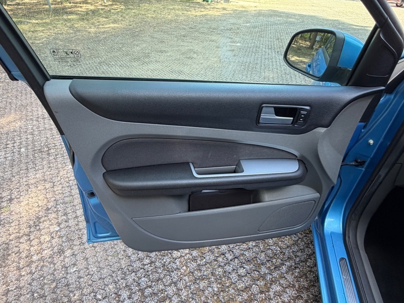 Ford Focus 2.0L Titanium Tdci 136 Bhp Silver #32