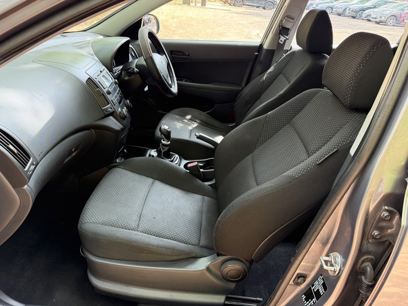 Hyundai I30 1.4 Classic Silver #17
