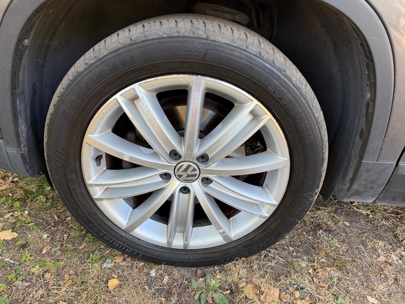 Volkswagen Tiguan Hatchback Black #58