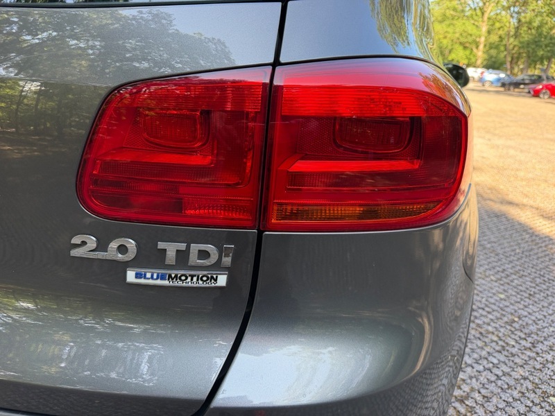Volkswagen Tiguan Hatchback Black #42