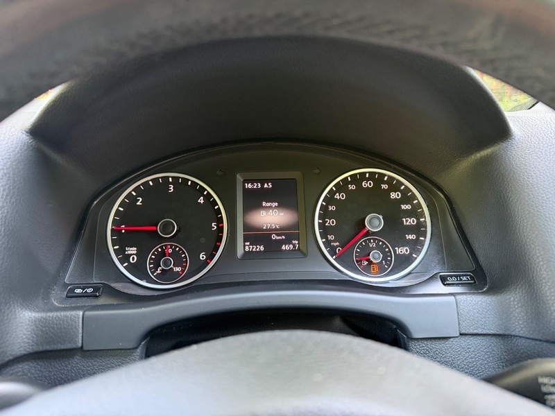 Volkswagen Tiguan Hatchback Black #23