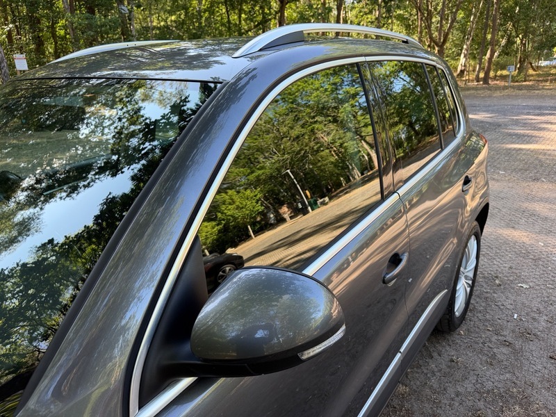 Volkswagen Tiguan Hatchback Black #40