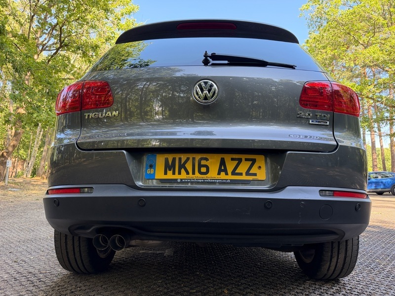 Volkswagen Tiguan Hatchback Black #14