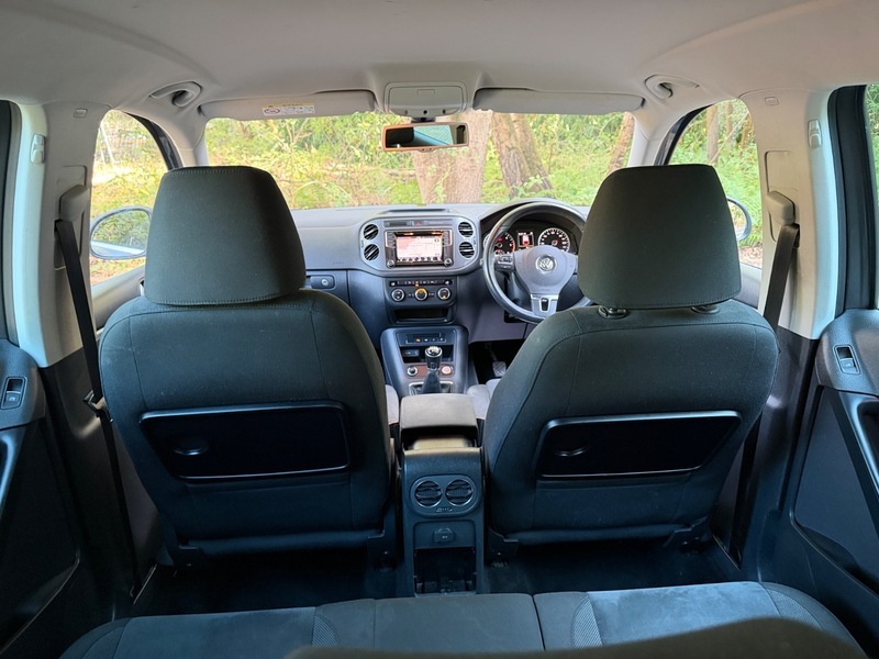 Volkswagen Tiguan Hatchback Black #21