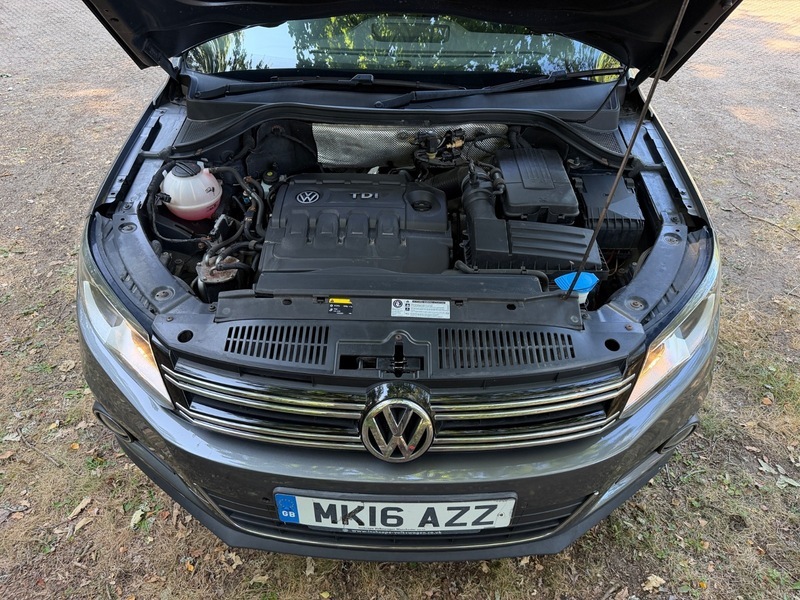 Volkswagen Tiguan Hatchback Black #60