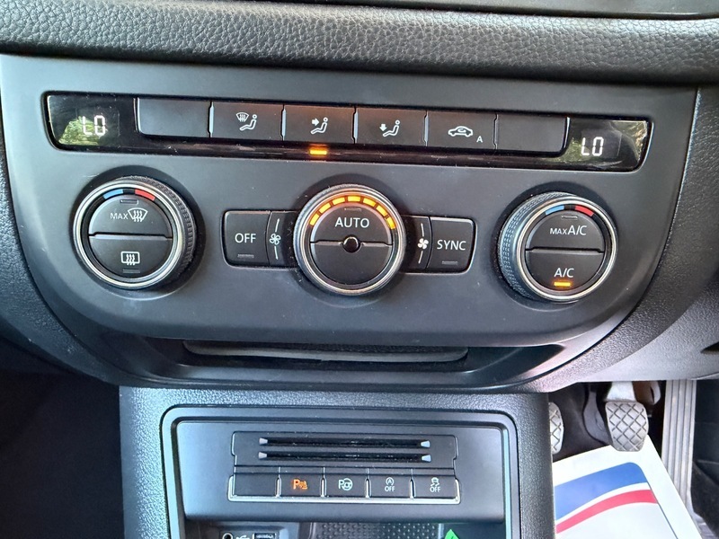 Volkswagen Tiguan Hatchback Black #26