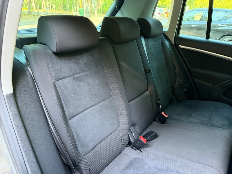 Volkswagen Tiguan Hatchback Black #20
