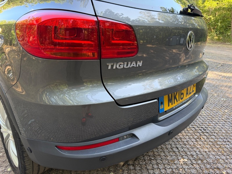 Volkswagen Tiguan Hatchback Black #45