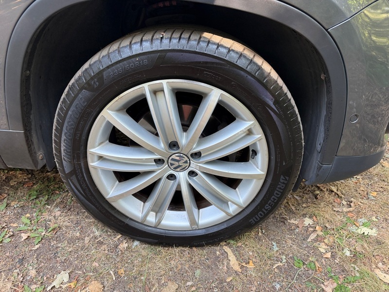 Volkswagen Tiguan Hatchback Black #59