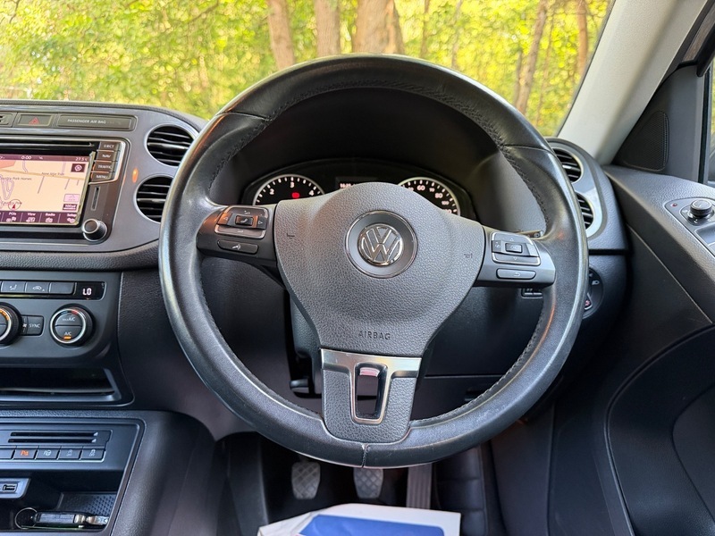 Volkswagen Tiguan Hatchback Black #30