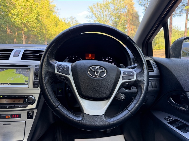 Toyota Avensis 2.0 D-4d Active With Bluetooth,cd Player,towba White #32