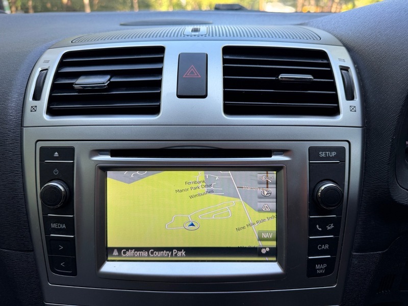 Toyota Avensis 2.0 D-4d Active With Bluetooth,cd Player,towba White #25