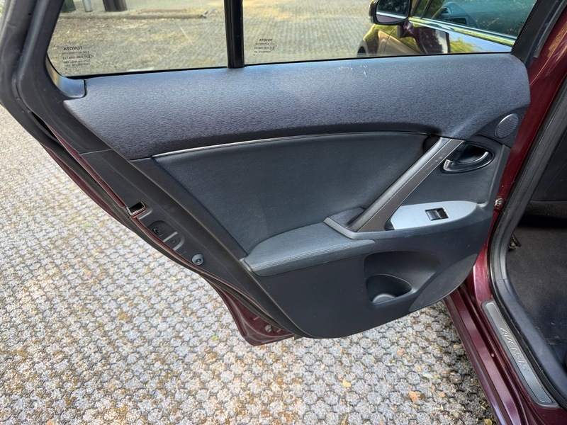 Toyota Avensis 2.0 D-4d Active With Bluetooth,cd Player,towba White #57