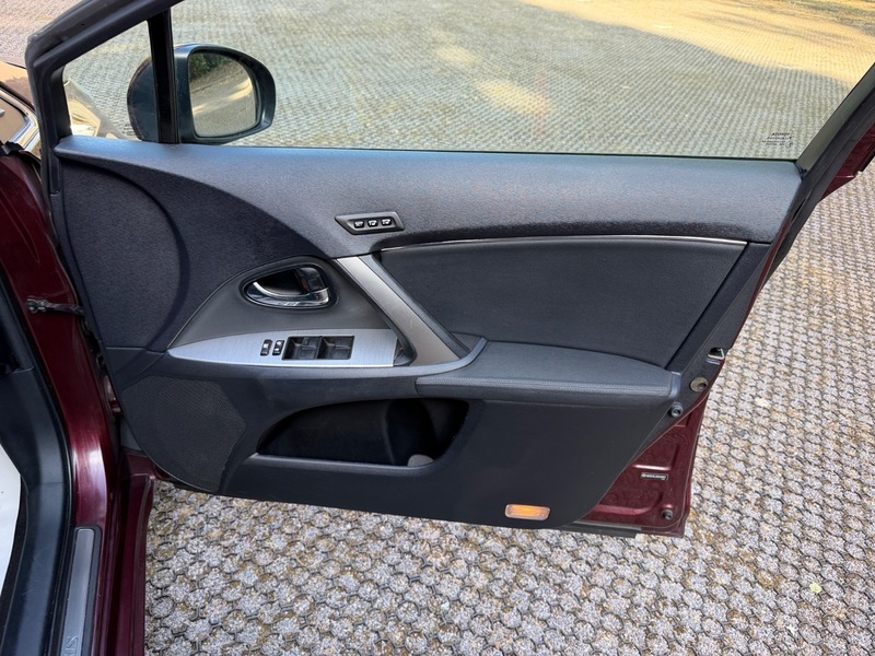 Toyota Avensis 2.0 D-4d Active With Bluetooth,cd Player,towba White #54