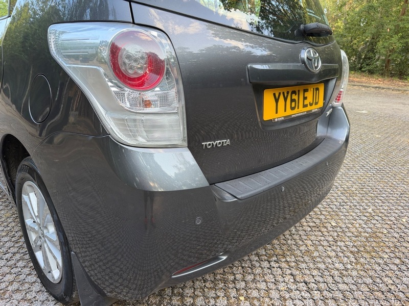 Toyota Verso D-4d Tr Mpv Black #39
