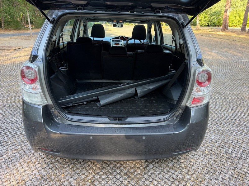 Toyota Verso D-4d Tr Mpv Black #45