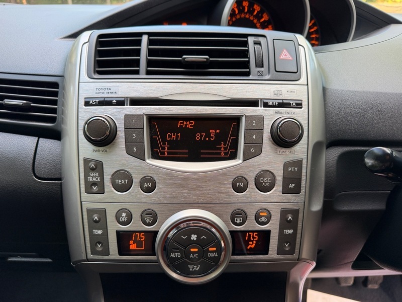 Toyota Verso D-4d Tr Mpv Black #25
