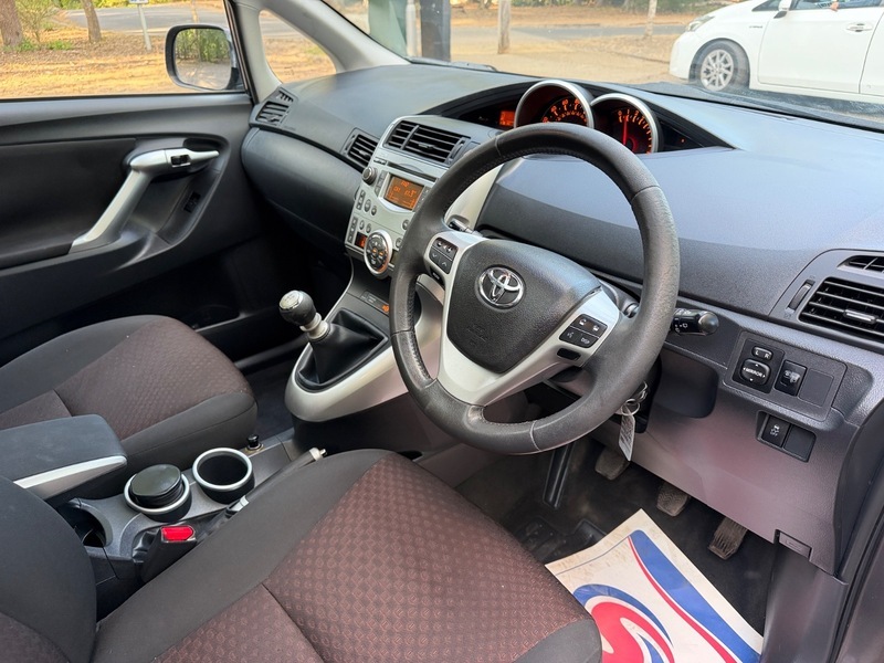 Toyota Verso D-4d Tr Mpv Black #16