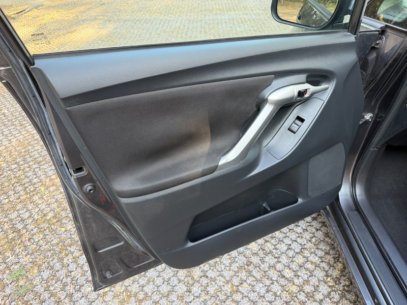 Toyota Verso D-4d Tr Mpv Black #47