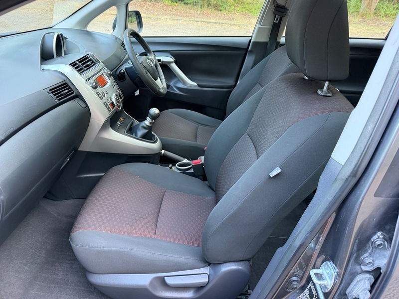 Toyota Verso D-4d Tr Mpv Black #18