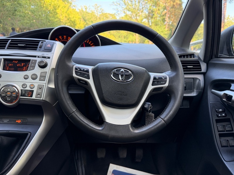 Toyota Verso D-4d Tr Mpv Black #28
