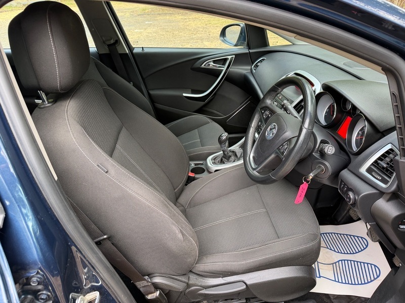 Vauxhall Astra Hatchback 1.7 Cdti Exclusiv Euro 5 201111 Black #15