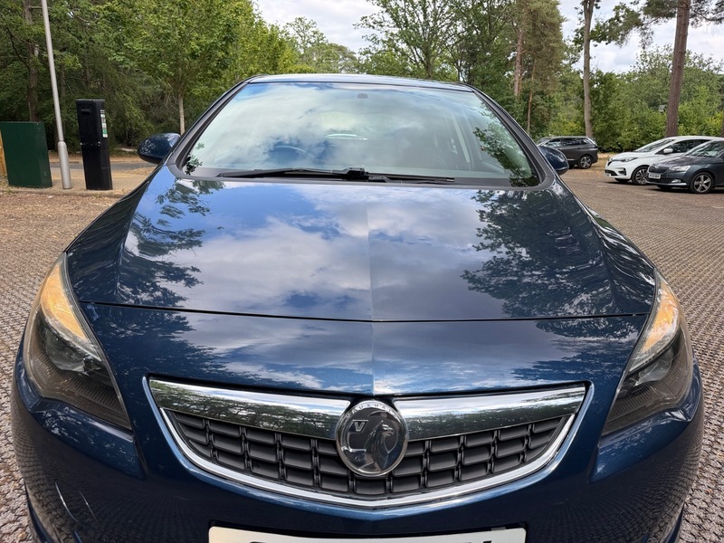 Vauxhall Astra Hatchback 1.7 Cdti Exclusiv Euro 5 201111 Black #13