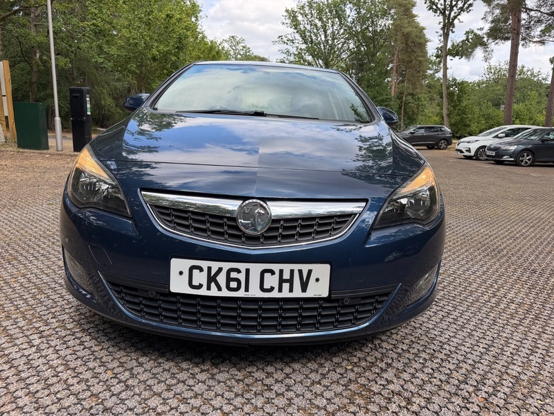 Vauxhall Astra Hatchback 1.7 Cdti Exclusiv Euro 5 201111 Black #11
