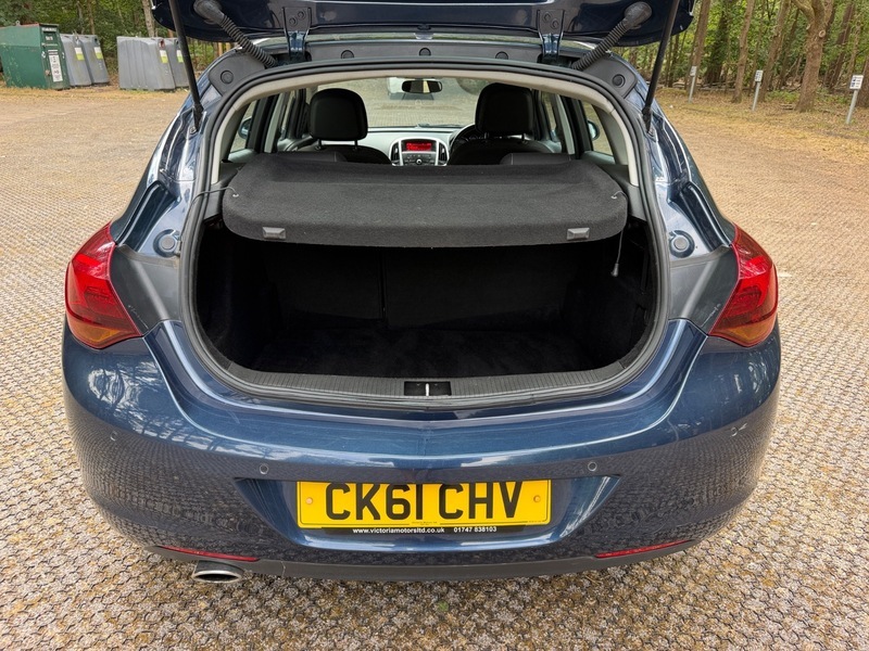 Vauxhall Astra Hatchback 1.7 Cdti Exclusiv Euro 5 201111 Black #44