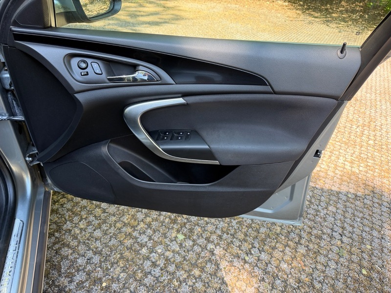 Vauxhall Insignia Sri 5-Door Silver #47