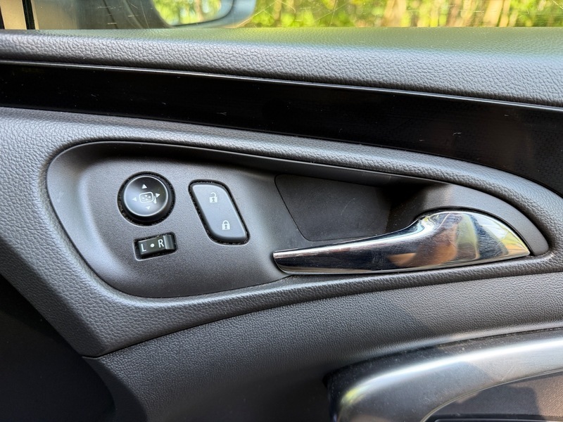 Vauxhall Insignia Sri 5-Door Silver #37