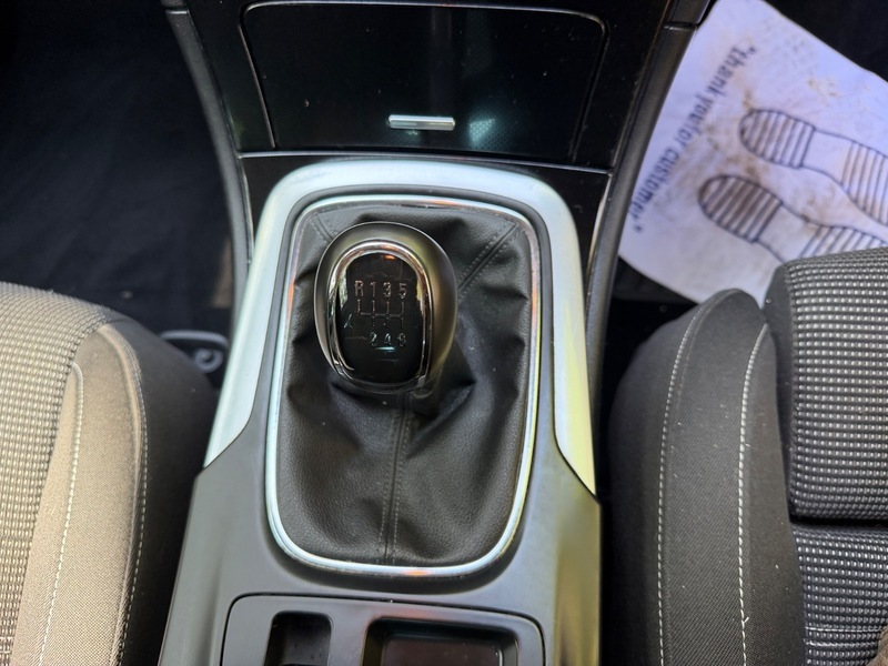 Vauxhall Insignia Sri 5-Door Silver #28