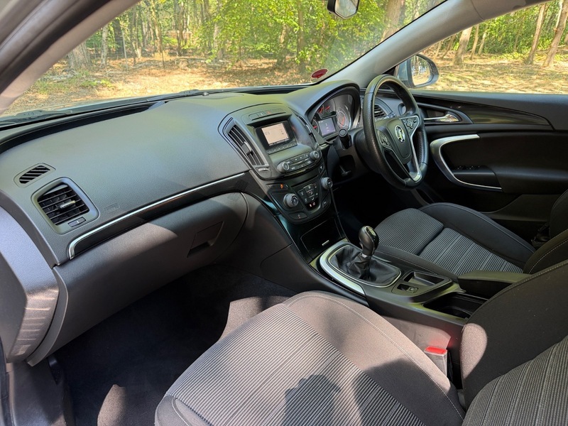 Vauxhall Insignia Sri 5-Door Silver #16