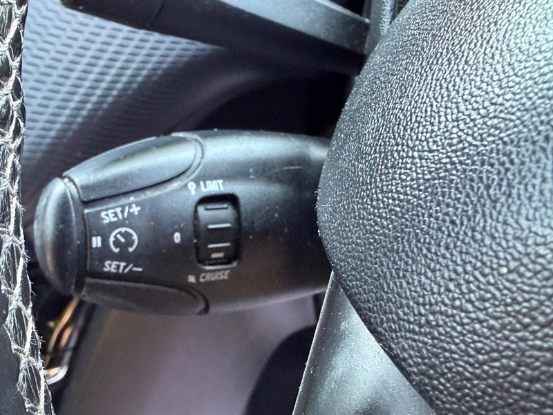 Peugeot e-2008 Peugeot 2008 E-hdi Active Estate 1.6L Grey #26