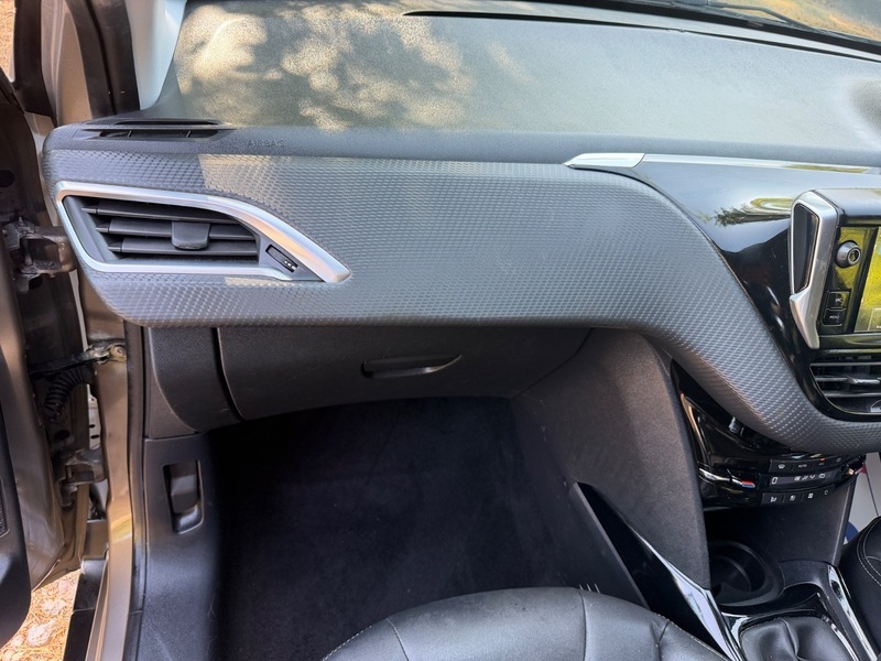 Peugeot e-2008 Peugeot 2008 E-hdi Active Estate 1.6L Grey #35