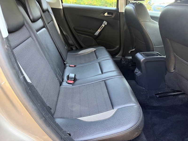 Peugeot e-2008 E-hdi Allure Grey #3