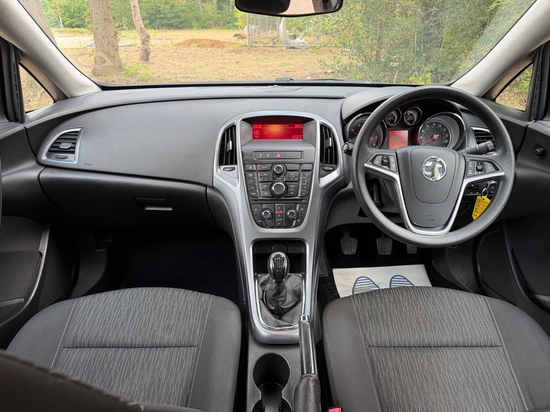Vauxhall Astra Exclusiv Cdti Ecoflex S Black #2