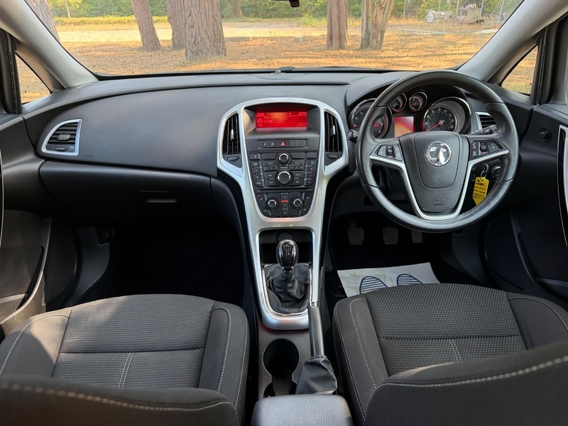 Vauxhall Astra Sri White #2