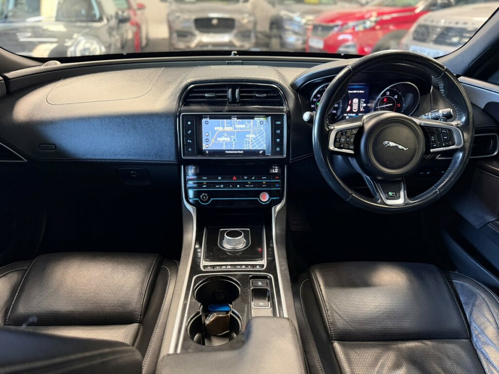 Jaguar XE 2.0 D R-sport Black #2