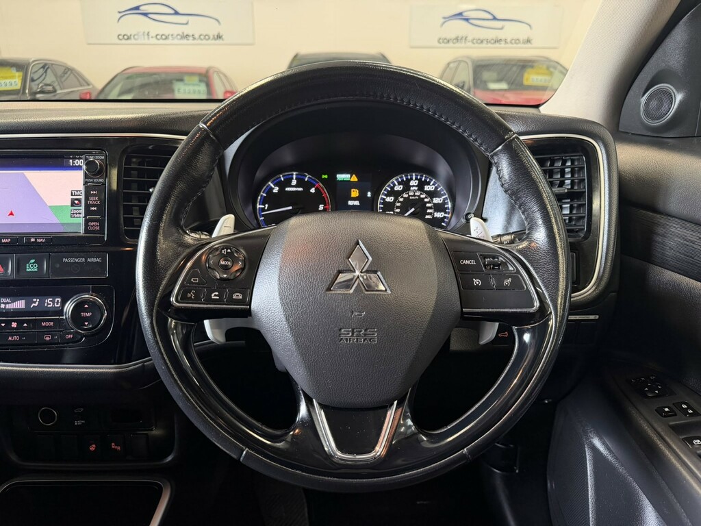 Mitsubishi Outlander 2.0 Phev 4H 200 Bhp White #9