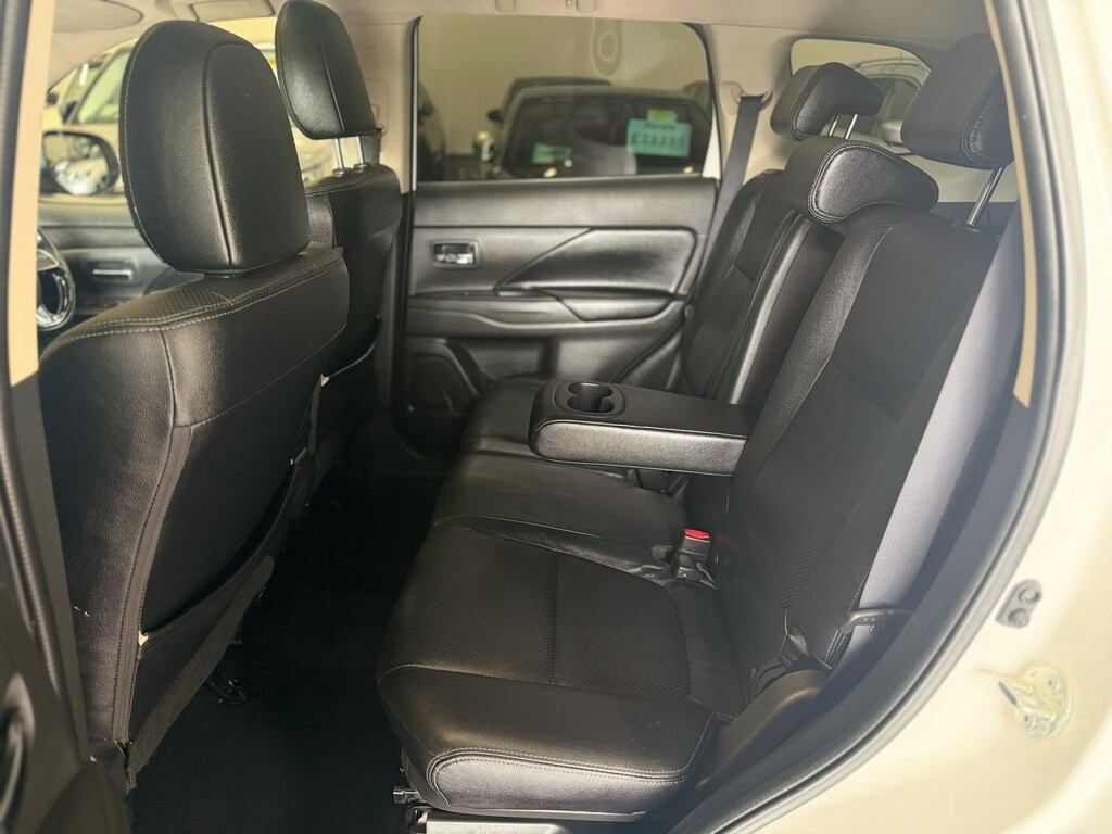Mitsubishi Outlander 2.0 Phev 4H 200 Bhp White #16