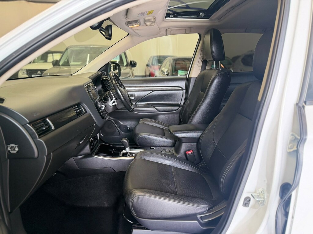 Mitsubishi Outlander 2.0 Phev 4H 200 Bhp White #8